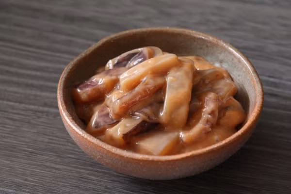 Thông thường, Shiokara sẽ được phục vụ trong những chén nhỏ, bày biện khá bắt mắt. Tuy nhiên, không phải ai cũng có thể thưởng thức bởi chúng có vị tanh nồng, vô cùng khó ngửi. (Ảnh minh họa)