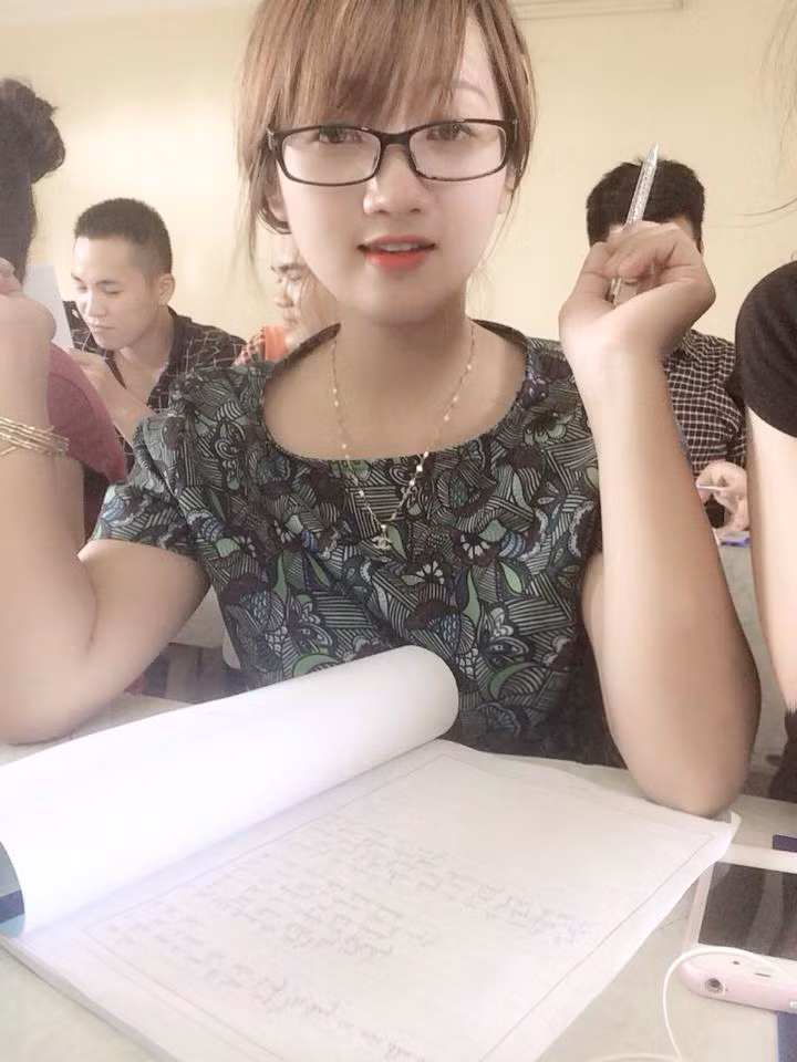 Hiện tại, Huyền Trang vẫn đang rất tập trung cho việc học tập của mình. Cô bạn là một nữ sinh xinh đẹp, nổi bật của trường Đại học Hải Dương với thành tích học tập ấn tượng, tích cực tham gia nhiều hoạt động của Đoàn trường, các phong trào văn nghệ.