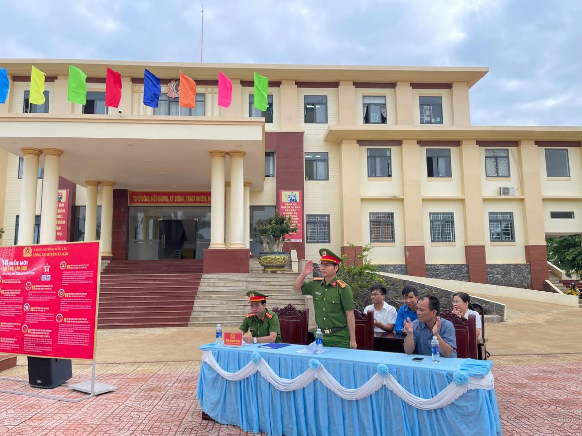 Cong an huyen Ea Kar phat dong trien khai luat can cuoc nam 2023