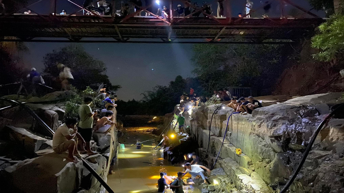 Lam Dong: Song can tro da, nguoi dan soi den bat ca trong dem