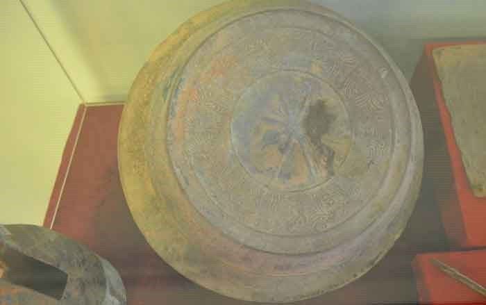 Trống ra trận – Dùng để phát đi thông điệp đến toàn quân đánh giặc.