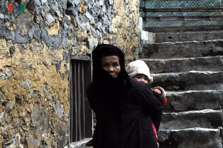 Những người dân bình dị, chất phác ở làng đá Khuổi Ky.