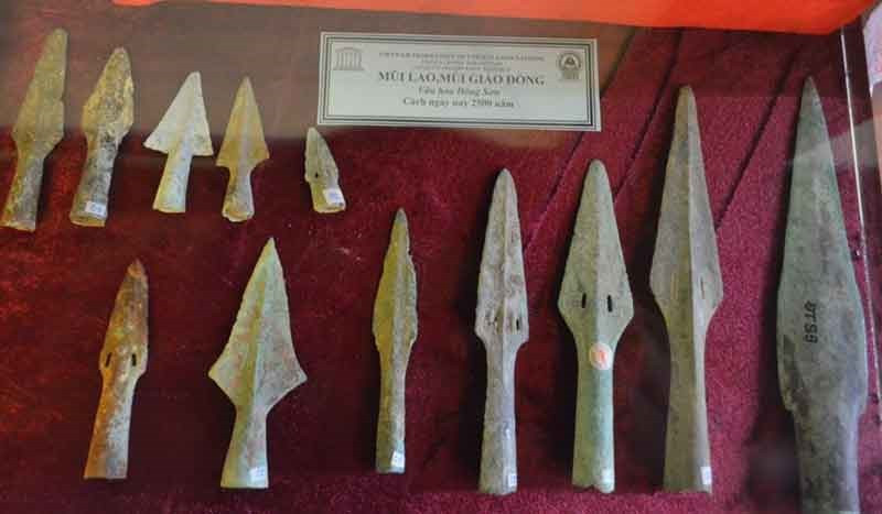 Mũi lao, mũi giáo đồng văn hóa Đông Sơn cách ngày nay 2500 năm.