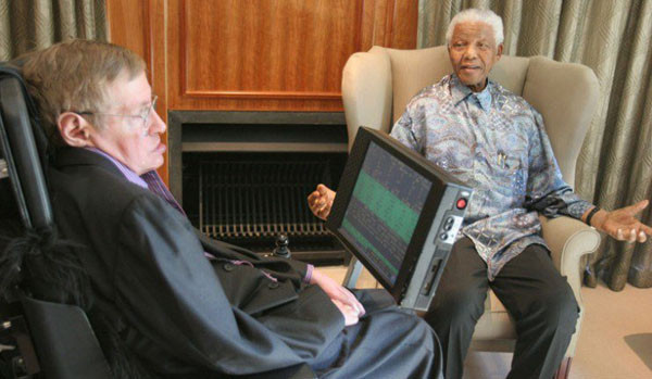 Tháng 5/2008, Hawking đã gặp Nelson Mandela – lãnh tụ của phong trào đấu tranh chống phân biệt chủng tộc ở Nam Phi tại Johannesburg.