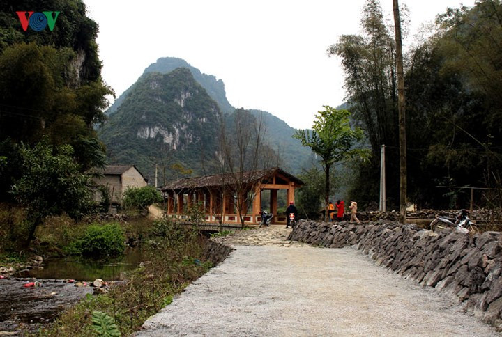 Họ coi đá là khởi nguồn của sự sống và là trung tâm của vũ trụ. Con người sinh ra từ đá và khi chết sẽ hóa thành đá. Đá trong tâm tưởng của họ thiêng liêng như một vị thần giúp che chở trước sự khắc nghiệt của thiên nhiên.