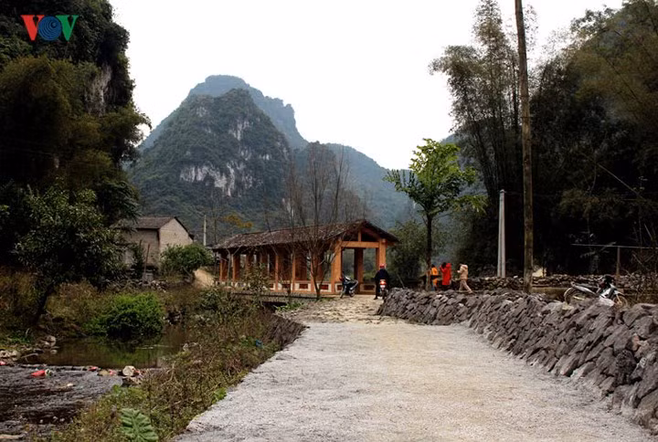 Họ coi đá là khởi nguồn của sự sống và là trung tâm của vũ trụ. Con người sinh ra từ đá và khi chết sẽ hóa thành đá. Đá trong tâm tưởng của họ thiêng liêng như một vị thần giúp che chở trước sự khắc nghiệt của thiên nhiên.