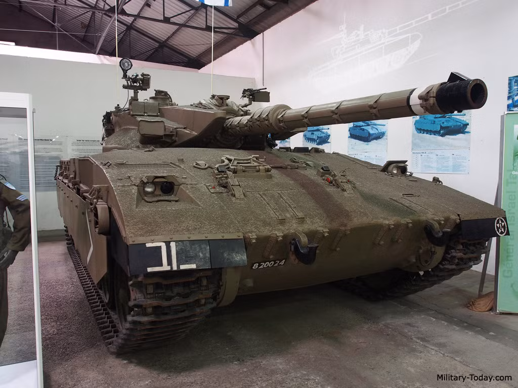 Merkava Mk I có khối lượng và kích thước khá lớn thời bấy giờ, với trọng lượng lên tới 60 tấn, dài 8,63m, rộng 3,7m và cao 2,64m. Kíp vận hành 4 người. Nguồn ảnh: Military-Today