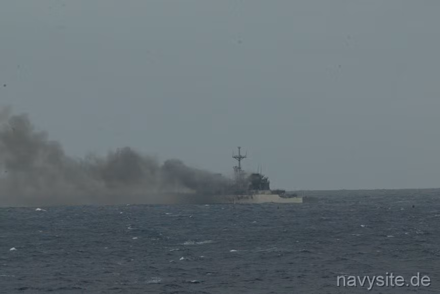 Các hình ảnh đau đớn của DD-975 dưới đây được ghi lại từ tàu tuần dương USS Lake Erie (CG-70) những khoảnh khắc cuối cùng của O'Brien vào ngày 9/2/2006. Nguồn ảnh: Navy Site