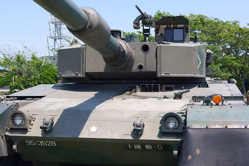 Các thuộc thử nghiệm cho thấy, giáp trước có thể chống chịu hiệu quả đạn xuyên APFSDS 120mm,… Nguồn ảnh: Wikipedia