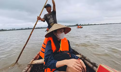 Thuy Tien len tieng viec chi 30 ty quyen gop, tiet lo suyt lat thuyen-Hinh-4