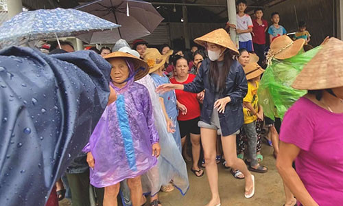 Thuy Tien len tieng viec chi 30 ty quyen gop, tiet lo suyt lat thuyen-Hinh-2