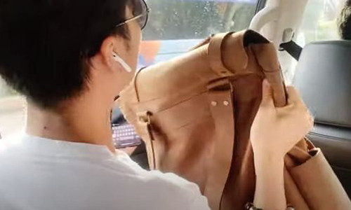 Lam Khanh Chi mang ba lo tien dat coc mua biet thu 27 ty