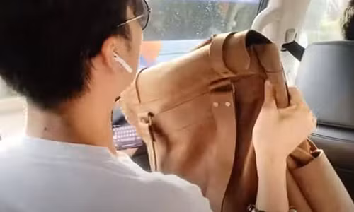 Lam Khanh Chi mang ba lo tien dat coc mua biet thu 27 ty