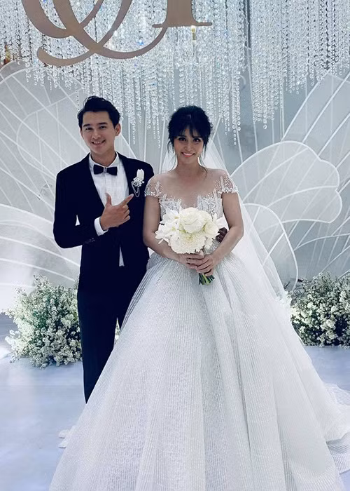 Trước khi gắn bó với Quang Pháp, Thảo Trang từng qua một lần đò và có một cô con gái riêng. Ảnh: Công lý &amp; xã hội