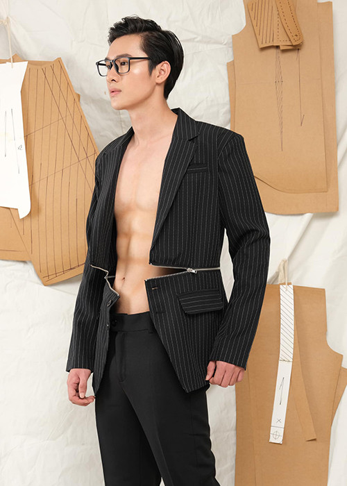 Quang Pháp khoe body săn chắc trong một bộ ảnh.