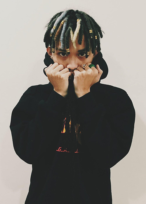 Chia sẻ trên trang cá nhân Facebook, LAD cho biết, anh đến từ Hà Nội, sống ở Biên Hòa, làm DJ, nhà sản xuất âm nhạc.