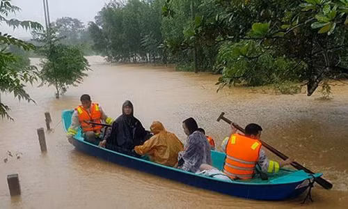 Thoi tiet ngay 18/10: Trung Bo tiep tuc co mua to den rat to