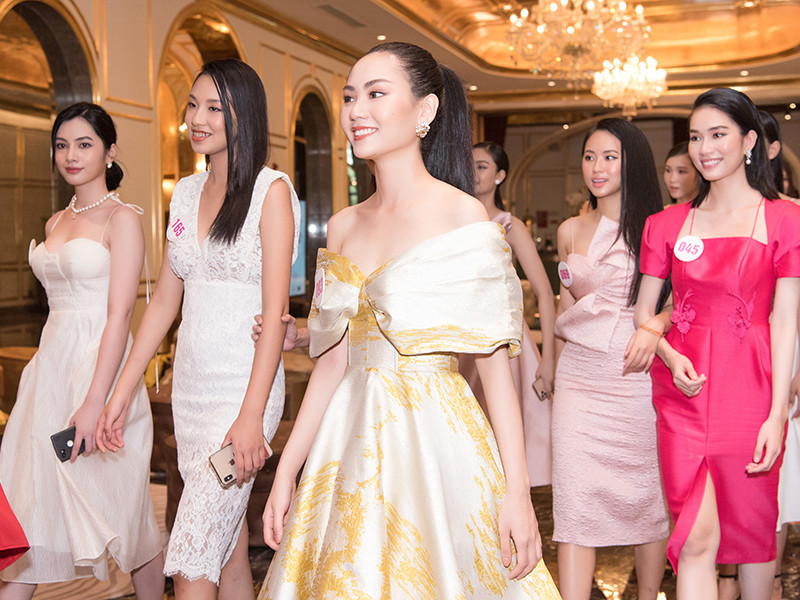 Đây cũng là lần đầu tiên thí sinh của cả hai miền Nam Bắc có dịp hội ngộ và cùng nhau khoe sắc.