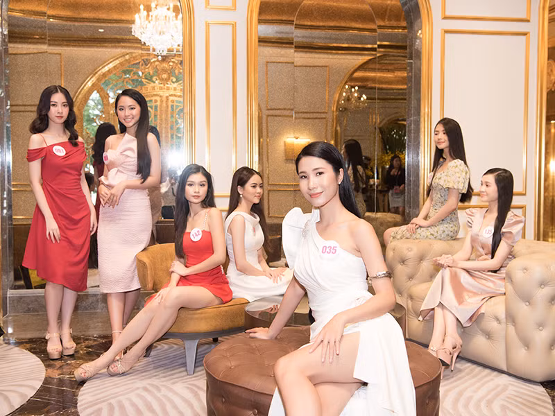 60 người đẹp sẽ phải bước vào quá trình tập luyện và vượt qua nhiều thử thách để tỏa sáng tại đêm bán kết Hoa hậu Việt Nam ngày 10/10.