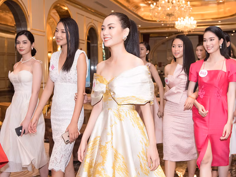 Đây cũng là lần đầu tiên thí sinh của cả hai miền Nam Bắc có dịp hội ngộ và cùng nhau khoe sắc.