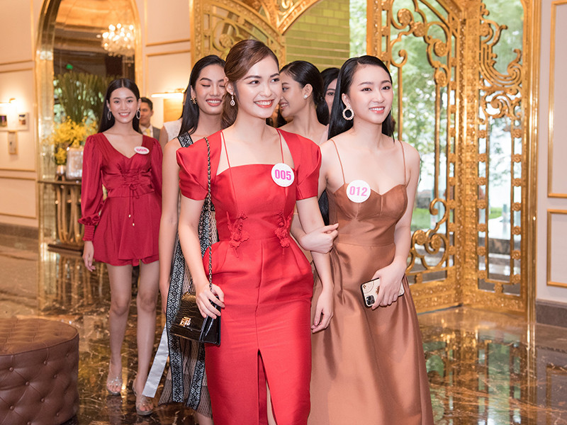 Các thí sinh đã có mặt tại nơi lưu trú ở Hà Nội từ rất sớm, giao lưu và làm quen với nhau.