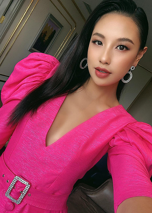 Sở hữu hình thể chuẩn người mẫu, gương mặt cá tính, Tường Linh vốn được cho là phù hợp với tiêu chí của cuộc thi Hoa hậu Hoàn vũ Việt Nam hơn.