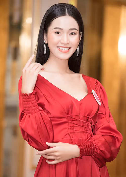 Người đẹp Đắk Lắk từng lọt top 45 Hoa hậu Hoàn vũ Việt Nam 2019.