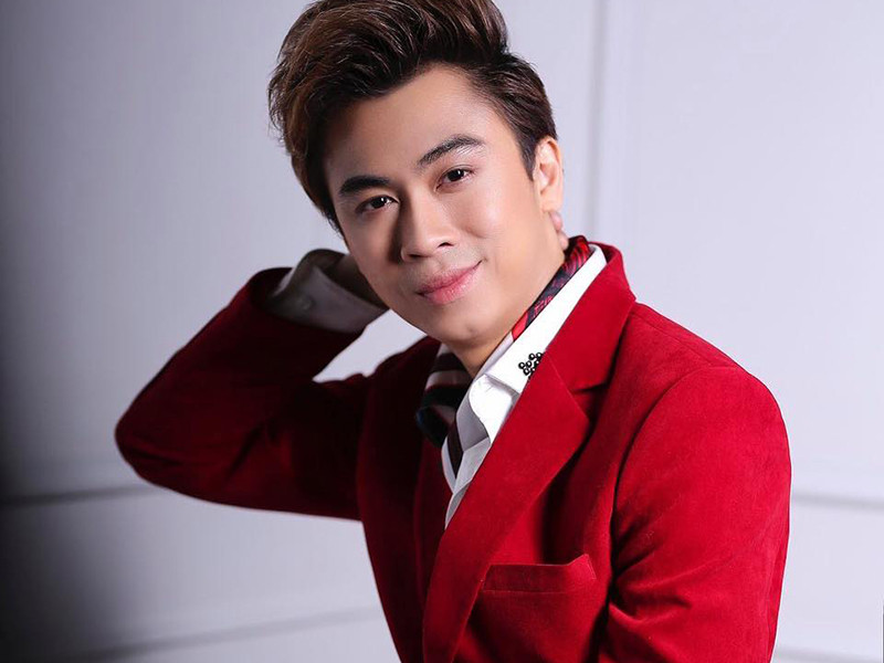 Sở hữu nhiều MV với thành tích trăm triệu lượt xem, Hồ Việt Trung cho hay anh vẫn bị nhiều người gán ghép danh xưng “ca sĩ hội chợ”.