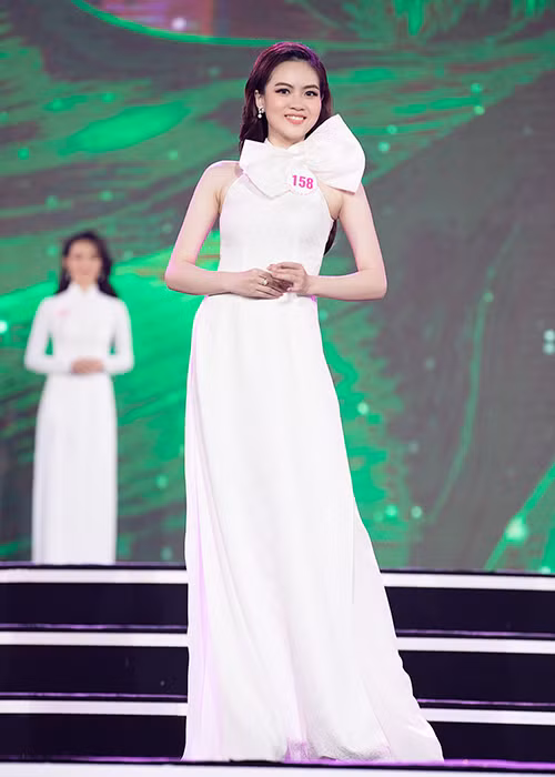 Cuối cùng, top 35 sẽ bước vào đêm chung kết để cạnh tranh vương miện.