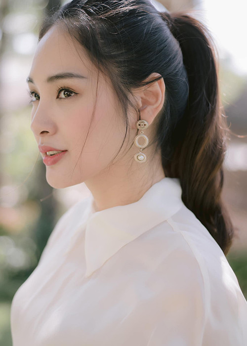 Nàng hoa hậu vẫn tham gia các sự kiện showbiz.