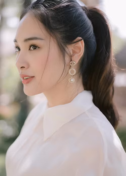 Nàng hoa hậu vẫn tham gia các sự kiện showbiz.