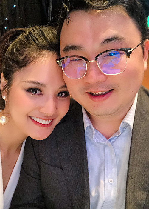 Hương Giang thường xuyên khoe hình ảnh hạnh phúc bên chồng.