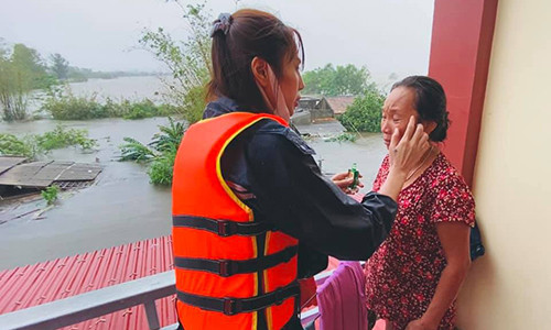 Thuy Tien: Om cuc tien hon 100 ty... minh bat dau lo roi-Hinh-2