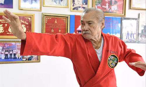 He lo “dan” vo si sung so bi knock-out duoi tay NSND Ly Huynh