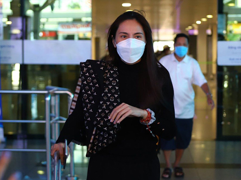 Đến chiều ngày 20/10, sau 6 ngày ở miền Trung, Thủy Tiên trở về TP HCM. Ảnh: Zing