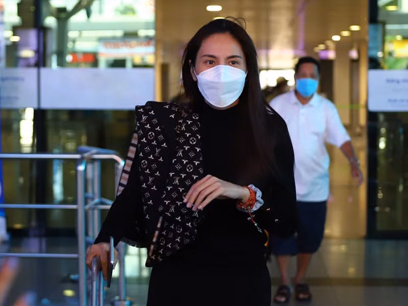 Đến chiều ngày 20/10, sau 6 ngày ở miền Trung, Thủy Tiên trở về TP HCM. Ảnh: Zing