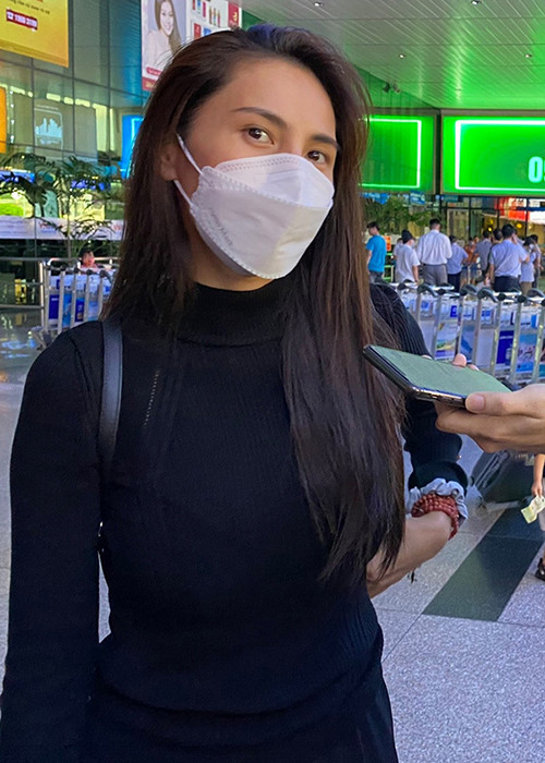 Theo Zing, nữ ca sĩ bày tỏ cô mệt mỏi sau nhiều ngày di chuyển và ngâm mình trong nước. Ảnh: Vietnamnet