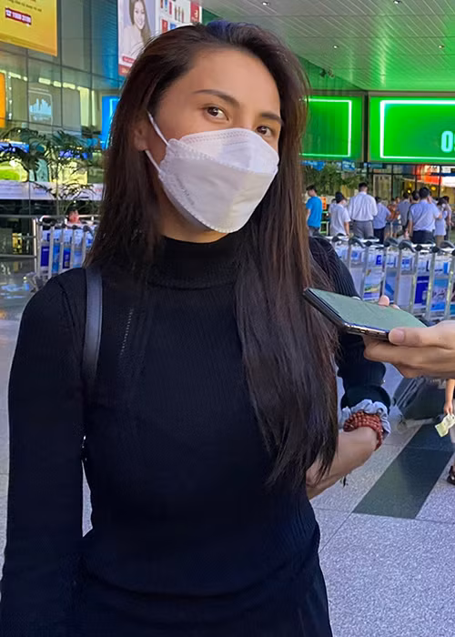 Theo Zing, nữ ca sĩ bày tỏ cô mệt mỏi sau nhiều ngày di chuyển và ngâm mình trong nước. Ảnh: Vietnamnet