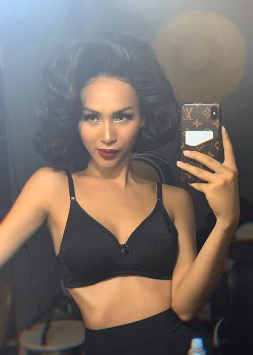 Cadie Huỳnh Anh sinh năm 1994, đến từ Đà Nẵng. Cô cao 1m74, có số đo ba vòng: 84 - 60 - 90.