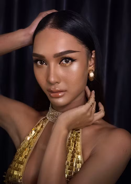 Đỗ Tây Hà đến Từ Tây Ninh, sinh năm 1993. Người đẹp chuyển giới có chiều cao 1m75, số đo ba vòng: 88-64-93.