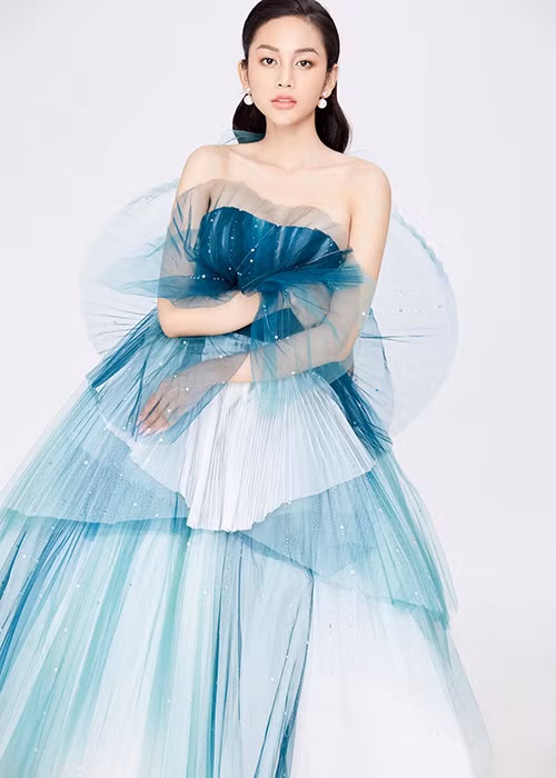 Mỹ Kỳ sở hữu chiều cao 1m72 cùng số đo hình thể chuẩn hoa hậu 90-60-90.