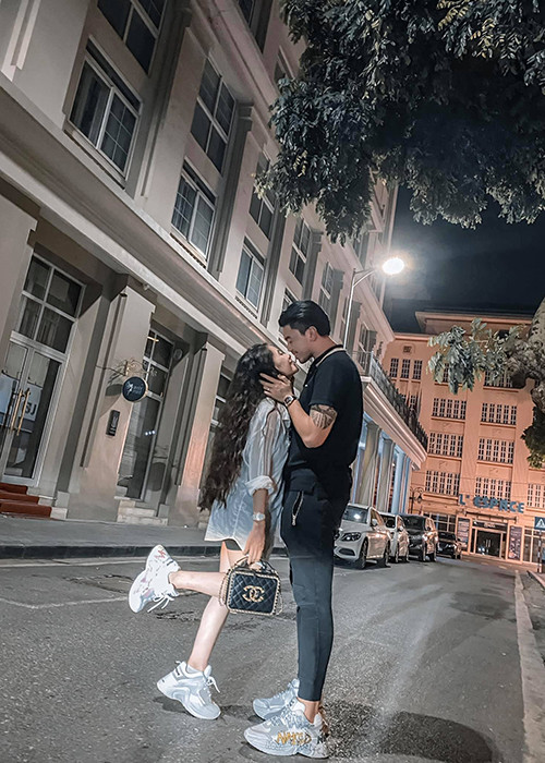 Ngày 30/9 là sinh nhật của ca nương Kiều Anh trong khi đó, ông xã của nữ ca sĩ đón tuổi mới vào ngày 1/10.