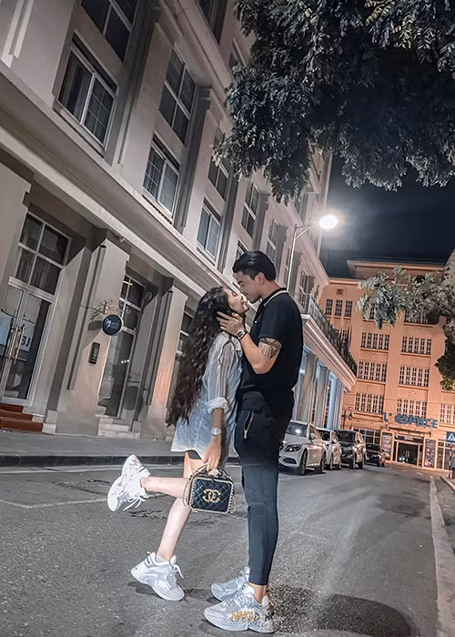 Ngày 30/9 là sinh nhật của ca nương Kiều Anh trong khi đó, ông xã của nữ ca sĩ đón tuổi mới vào ngày 1/10.