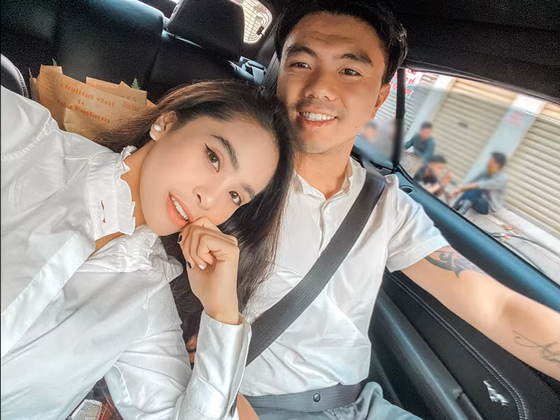 Nữ ca sĩ tâm sự ông xã luôn nỗ lực, vun vén, nhường nhịn và dành những điều tuyệt vời nhất cho vợ con.