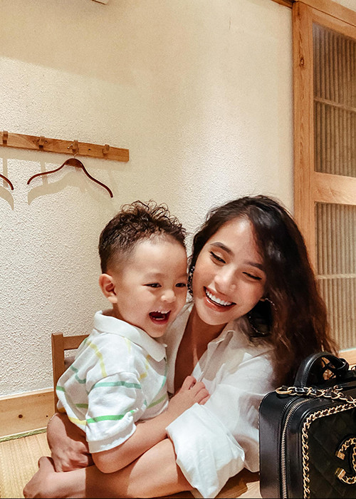 Nữ ca sĩ tiết lộ điều ước của cô trong ngày sinh nhật chính là muốn được cùng chồng sống khỏe mạnh, ý nghĩa và tử tế mỗi ngày.