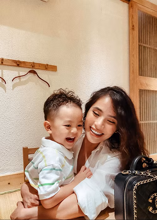 Nữ ca sĩ tiết lộ điều ước của cô trong ngày sinh nhật chính là muốn được cùng chồng sống khỏe mạnh, ý nghĩa và tử tế mỗi ngày.