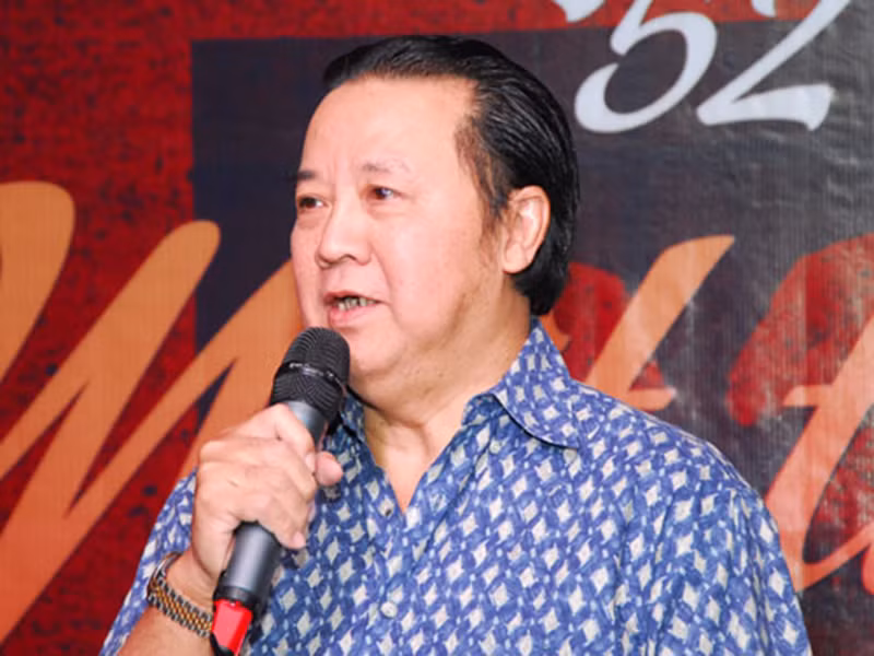 Ông còn có những vai diễn ấn tượng trên sân khấu khác như Chương Hầu trong vở Tiếng trống Mê Linh, Tất Đạo trong Bên cầu dệt lụa, Bùi Kiệm trong Kiều Nguyệt Nga. Ảnh: Người lao động