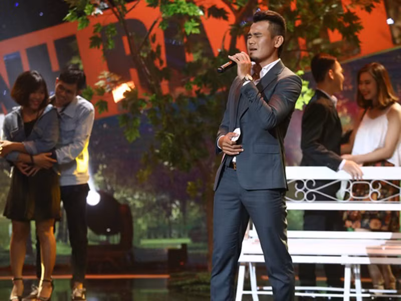 Chồng cũ của Thảo Trang còn lấn sân nghệ thuật trong những năm gần đây. Năm 2017, Phan Thanh Bình trổ tài hát bolero trong gameshow “Sinh ra để tỏa sáng”. Ảnh: Zing