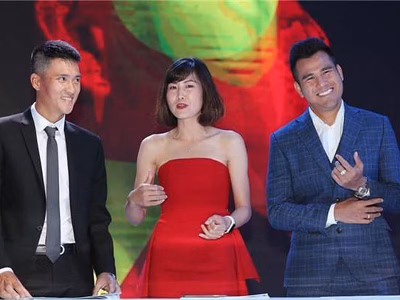 1 năm sau khi ly hôn, Phan Thanh Bình giải nghệ để chuyển sang làm huấn luyện viên, bình luận viên bóng đá.