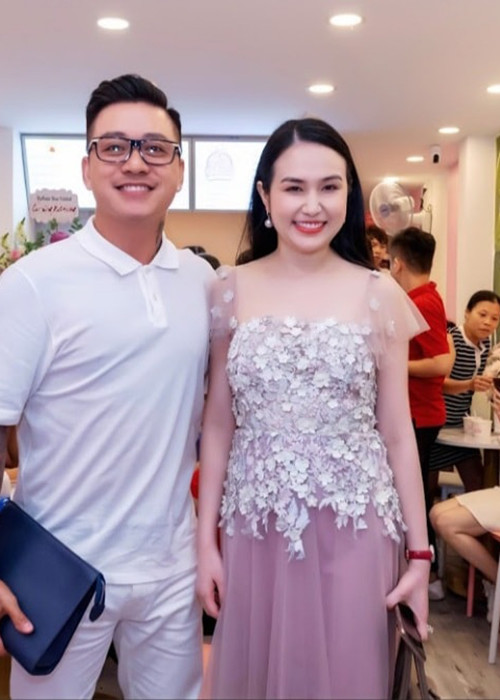 Vợ chồng Tuấn Hưng kết hôn đã được 6 năm, có 3 người con: 2 trai, 1 gái.